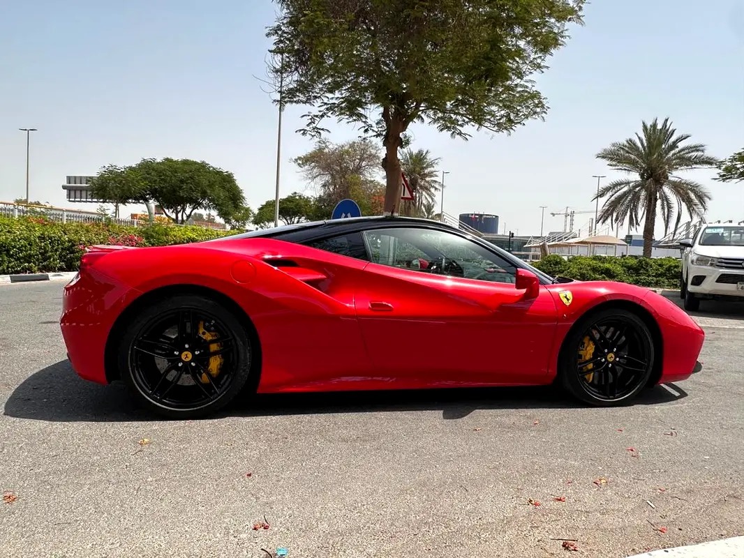 Red Ferrari 488 GTB Base 2017